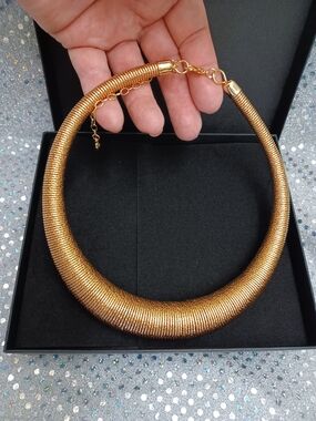 NWT New w Tags. Gold Mesh Collar Statement Necklace for Women Stretchy Choker